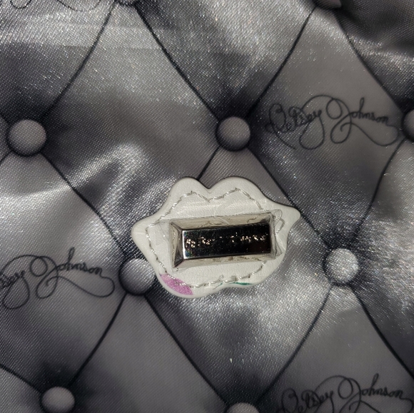 Betsy Johnson BOTANICAL CONVERTIBLE CROSSBODY - Picture 4 of 4